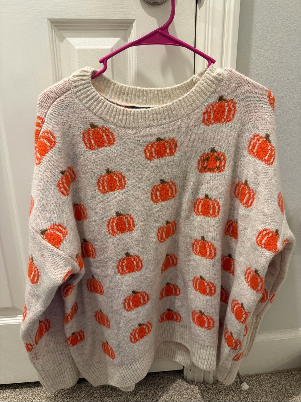 🍂 Vince Camuto Pumpkin Print Sweater
Women’s Medium (M)